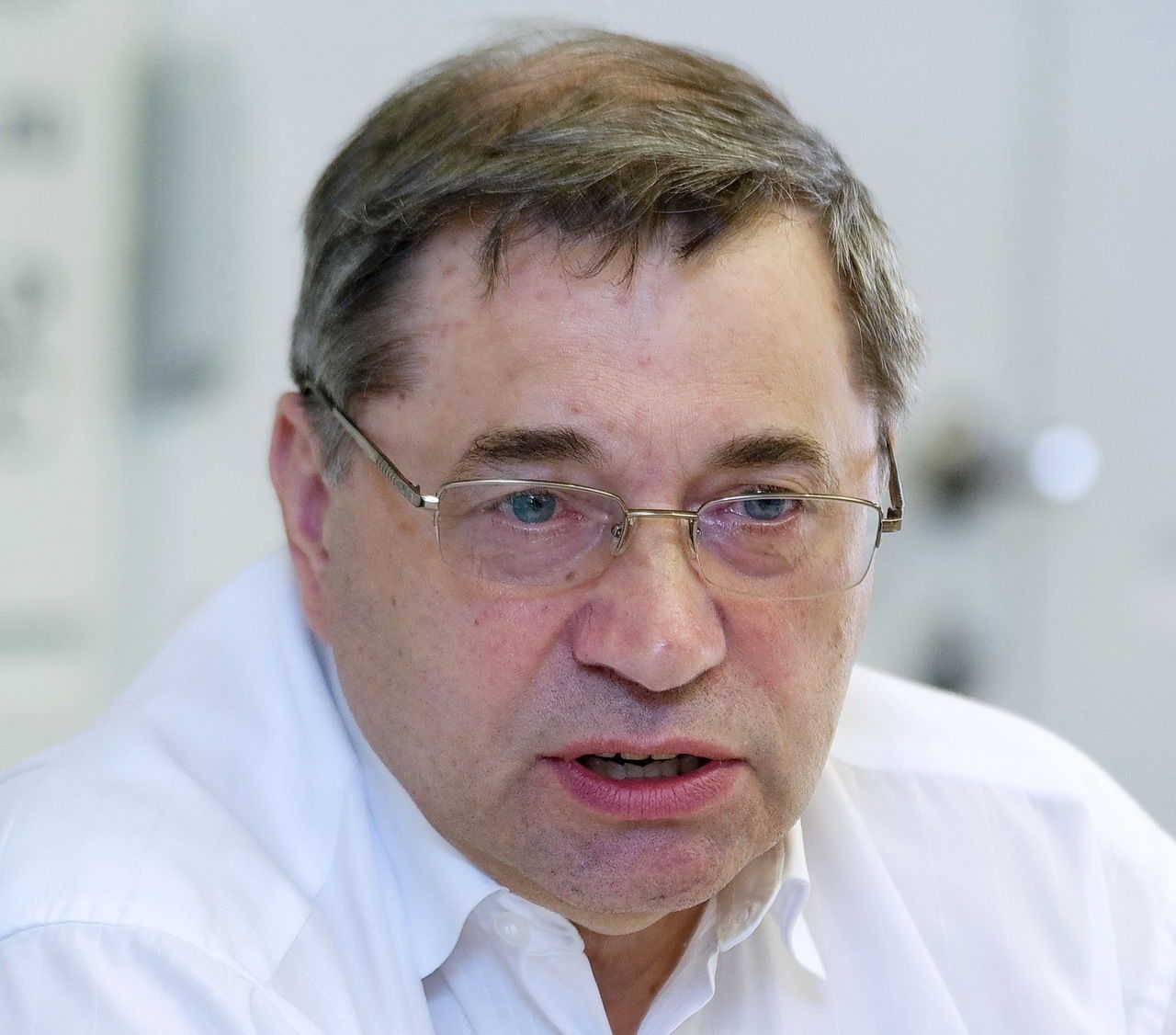 Виктор Смирнов: помочь подросткам избежать ошибки